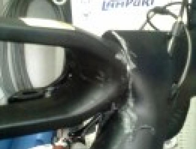 Trek con danno alla zona sterzo e alla forcella in seguito a incidente stradale