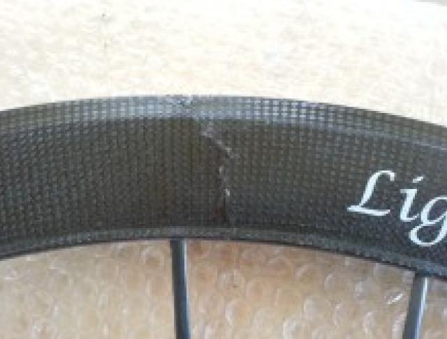 Cerchio Ligheweight lesionato in seguito a incidente
