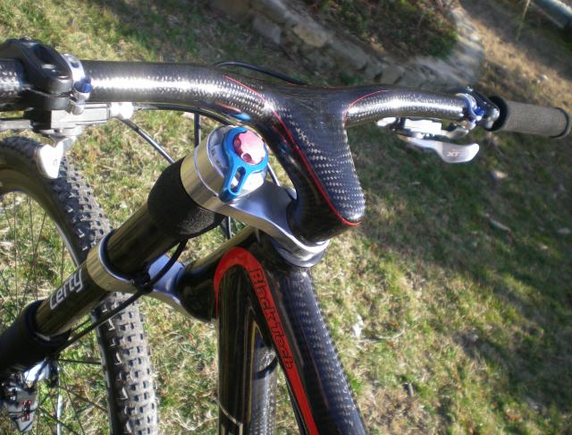 manubrio integrato full-carbon 280 gr