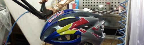 Casco con verniciatura e logo