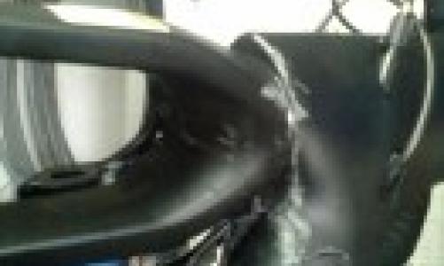 Trek con danno alla zona sterzo e alla forcella in seguito a incidente stradale