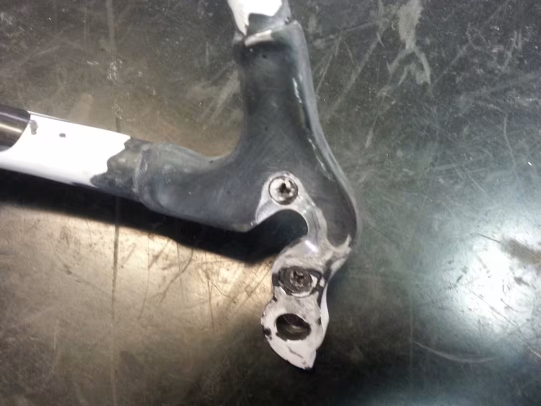 lato interno del forcellino fasciato