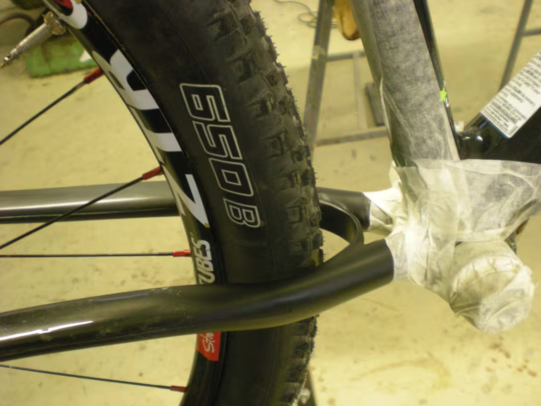 Passaggio ruota foderi inferiori modificato su Cannondale Scalpel