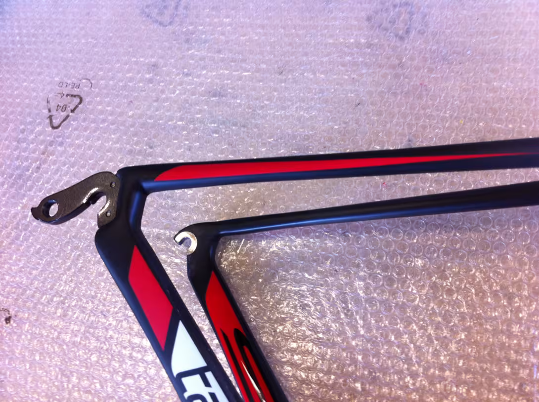 fodero ricostruito e riverniciato sul Specialized Tarmac SL4 - rebuilt and repainted stay on a Specialized Tarmac SL4