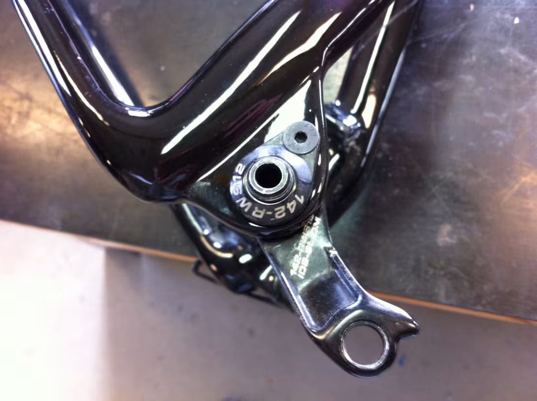 colletto perno passsante ricostuito e perno montato