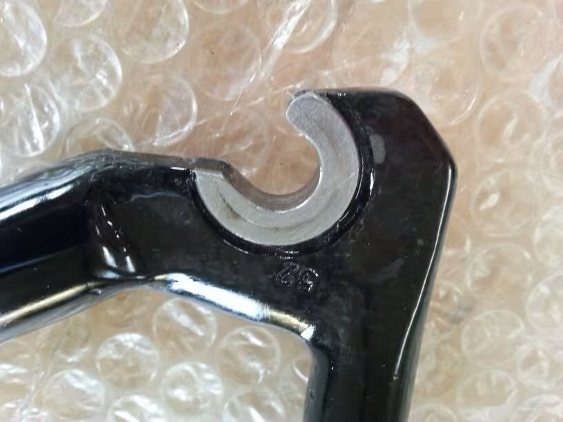 boccola in acciaio INOX inserita nel forcellino sx