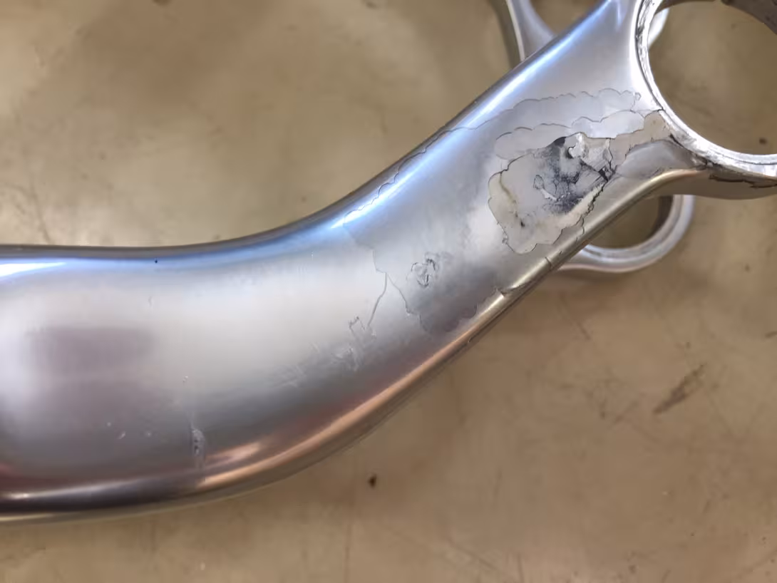 particolare con vernice saltata