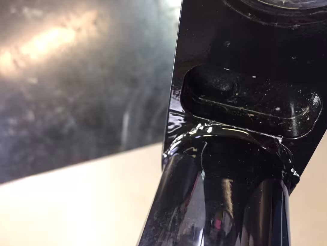 forcella da riparare - piastra inferiore scollata